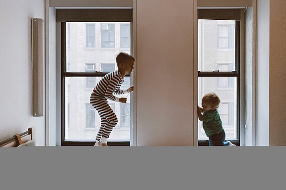 Two Kids Zwei spielende Kinder