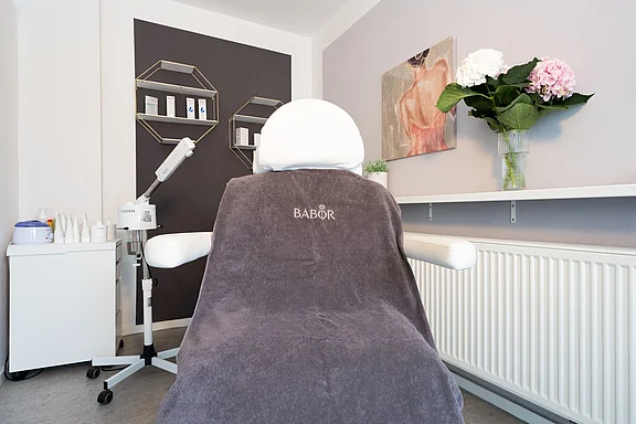 Kosmetikkabine mit Kosmetikstuhl